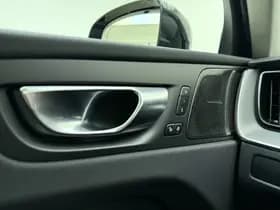 Volvo XC60 T8 455pk AWD Ultra Dark / Luchtvering / 21'' / El. Trekhaak / 360 Camera / Head-Up / Panoramadak / El. Stoelen / Lederen Dashboard / Full-LED / thumbnail 35