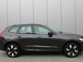 Volvo XC60 T6 Plug-in hybrid AWD Ultra Dark null thumbnail 3