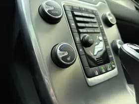 Volvo XC70 T5 245pk Automaat Nordic+ / Schuif-/kanteldak / Adapt. Cruise / BLIS / Elektr. Stoelen / Xenon / Keyless / Leder / Stoelverwarming / Afn. Trekhaak / thumbnail 21