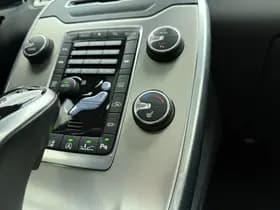 Volvo XC70 T5 245pk Automaat Nordic+ / Schuif-/kanteldak / Adapt. Cruise / BLIS / Elektr. Stoelen / Xenon / Keyless / Leder / Stoelverwarming / Afn. Trekhaak / thumbnail 22