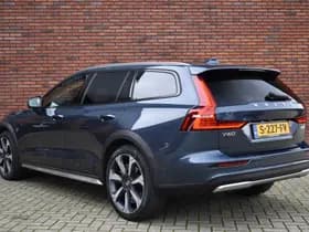 Volvo V60 Cross Country B5 265PK AWD Plus thumbnail 2