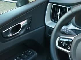 Volvo XC60 T6 350PK Plug-in hybrid AWD Plus Dark thumbnail 17