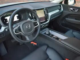 Volvo XC60 T6 350PK Plug-in hybrid AWD Plus Dark thumbnail 6