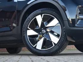 Volvo XC40 thumbnail 3