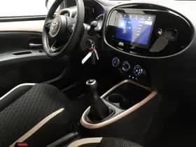 Toyota Aygo X 1.0 VVT-i MT Pulse | STOELVERWARMING | DAB | APPLE | CAMERA thumbnail 3