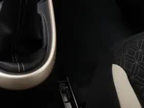 Toyota Aygo X 1.0 VVT-i MT Pulse | STOELVERWARMING | DAB | APPLE | CAMERA thumbnail 35