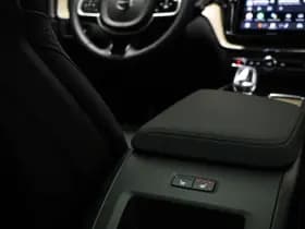 Volvo XC60 2.0 T6 Plug-in hybrid AWD Ultra Bright | PANORAMADAK | STUURVERWARMING | DAB | APPLE | 360 CAMERA thumbnail 3