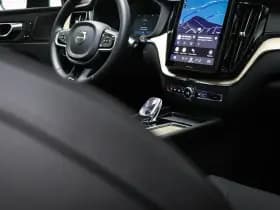 Volvo XC60 2.0 T6 Plug-in hybrid AWD Ultra Bright | PANORAMADAK | STUURVERWARMING | DAB | APPLE | 360 CAMERA thumbnail 4