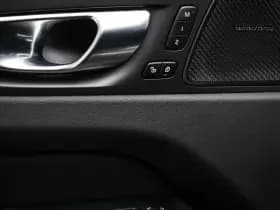 Volvo XC60 2.0 T6 Plug-in hybrid AWD Ultra Bright | PANORAMADAK | STUURVERWARMING | DAB | APPLE | 360 CAMERA thumbnail 34