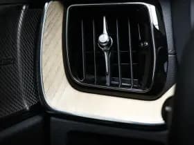 Volvo XC60 2.0 T6 Plug-in hybrid AWD Ultra Bright | PANORAMADAK | STUURVERWARMING | DAB | APPLE | 360 CAMERA thumbnail 37