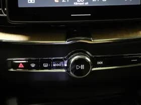 Volvo XC60 2.0 T6 Plug-in hybrid AWD Ultra Bright | PANORAMADAK | STUURVERWARMING | DAB | APPLE | 360 CAMERA thumbnail 43