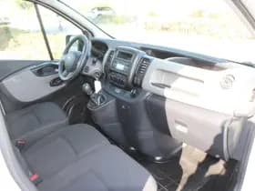 Nissan NV300 thumbnail 11