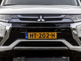 Mitsubishi Outlander thumbnail 3