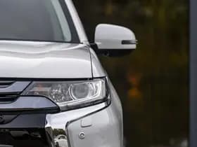 Mitsubishi Outlander thumbnail 4