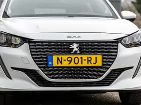 Peugeot E-208 EV Active Pack 50 kWh thumbnail 12