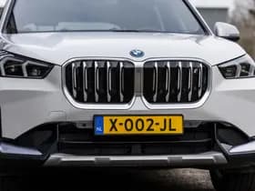 BMW IX1 xDrive30 Launch Edition 67 kWh thumbnail 12