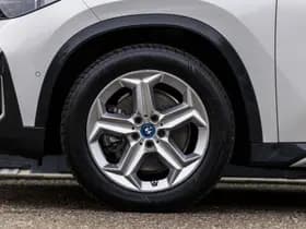 BMW IX1 xDrive30 Launch Edition 67 kWh thumbnail 9