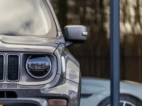 Jeep Renegade 4xe 190 Plug-in Hybrid Electric Limited Business thumbnail 4