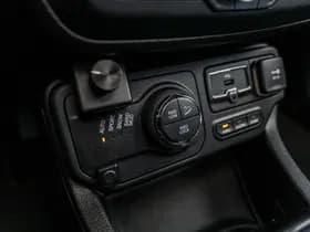 Jeep Renegade 4xe 190 Plug-in Hybrid Electric Limited Business thumbnail 32