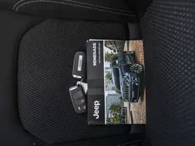 Jeep Renegade 4xe 190 Plug-in Hybrid Electric Limited Business thumbnail 36