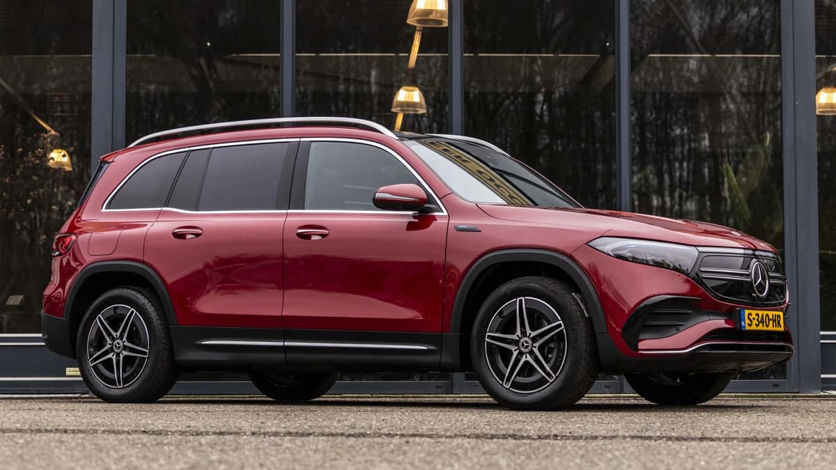 Mercedes-Benz EQB 300 4MATIC AMG Line 67 kWh — foto 1