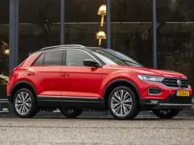 Volkswagen T-Roc thumbnail 2