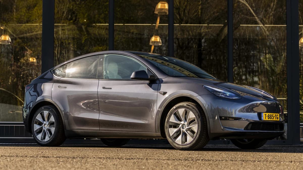 Tesla Model Y — foto 1