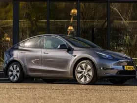 Tesla Model Y thumbnail 2
