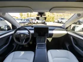 Tesla Model Y thumbnail 17