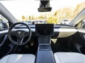 Tesla Model Y thumbnail 18