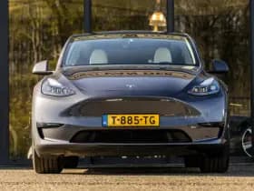 Tesla Model Y thumbnail 3