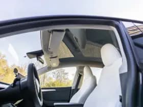 Tesla Model Y thumbnail 23