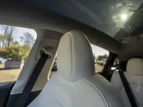 Tesla Model Y thumbnail 26