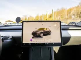 Tesla Model Y thumbnail 32