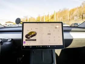 Tesla Model Y thumbnail 33