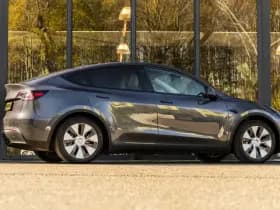 Tesla Model Y thumbnail 6