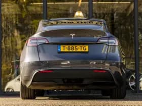 Tesla Model Y thumbnail 7