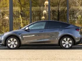 Tesla Model Y thumbnail 9