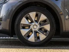 Tesla Model Y thumbnail 10