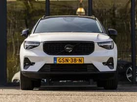 Volvo XC40 thumbnail 2