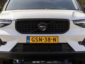 Volvo XC40 thumbnail 3