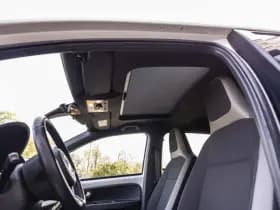 Volkswagen Up! thumbnail 23