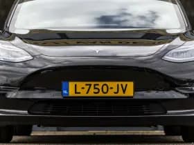 Tesla Model 3 thumbnail 4