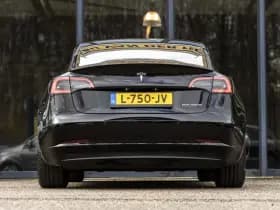 Tesla Model 3 thumbnail 7