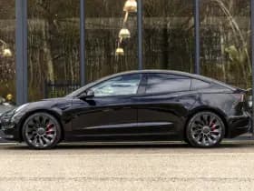 Tesla Model 3 thumbnail 9