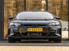 Audi e-tron GT thumbnail 3
