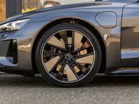 Audi e-tron GT thumbnail 10