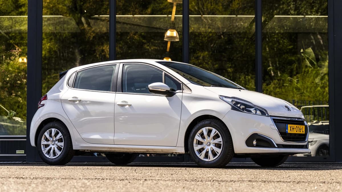 Peugeot 208 — foto 1