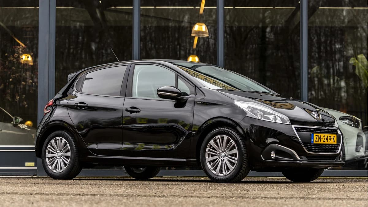 Peugeot 208 — foto 1