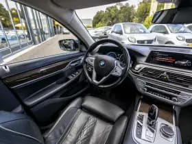 BMW 7-Serie thumbnail 30